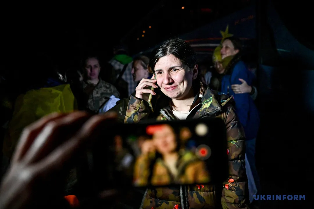 Вікторія радіє звільненню з полона Вікторія радіє звільненню з полона