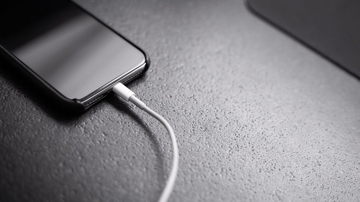 Вся линейка iPhone 15 выйдет с USB-C, но у некоторых моделей его возможности ограничат - Техно Вся линейка iPhone 15 выйдет с USB-C, но у некоторых моделей его возможности ограничат - Техно