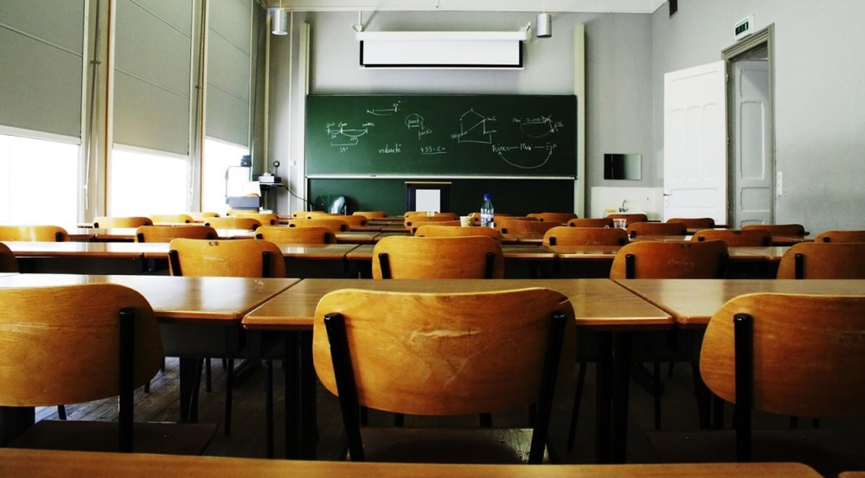 Освіта в окупації - На Запоріжжі освітянки змушували дітей вихваляти Кремль - 24 канал - Освіта Освіта в окупації - На Запоріжжі освітянки змушували дітей вихваляти Кремль - 24 канал - Освіта