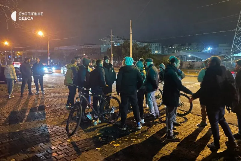 В Одесі люди перекрили дорогу через відключення світла