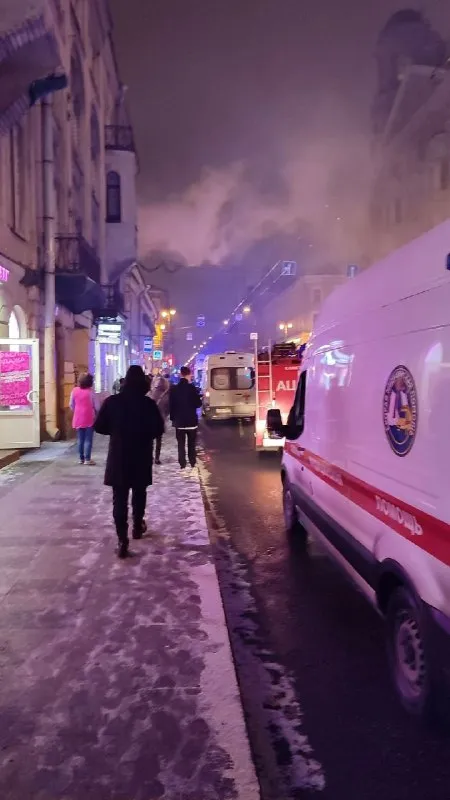 Дни пожаров в России продолжаются: в Петербурге загорелась труба в жилом доме Дни пожаров в России продолжаются: в Петербурге загорелась труба в жилом доме