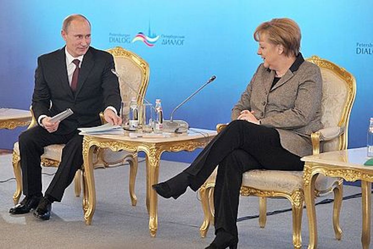 Немцы решили закрыть форум Петербургский диалог, который любила посещать Меркель