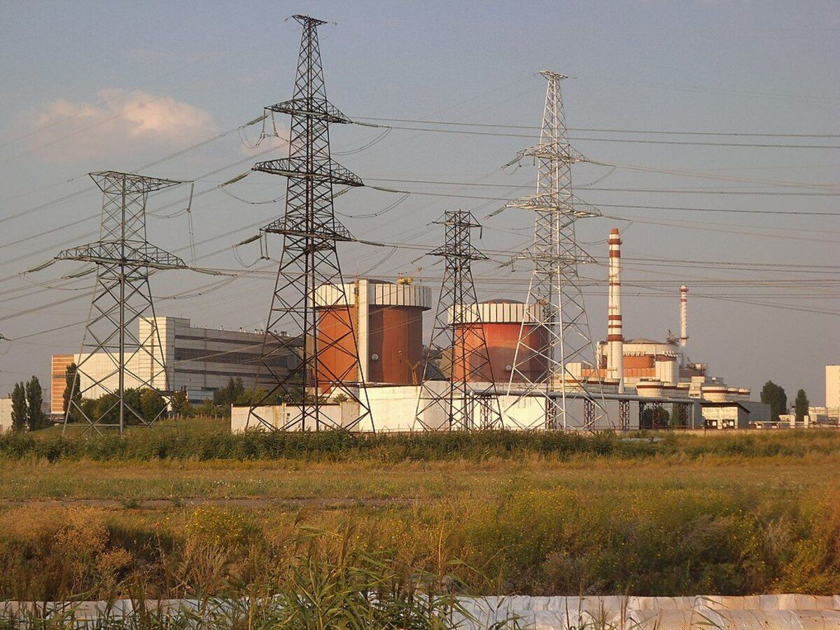 Южноукраинская АЭС отключена из-за обстрелов 