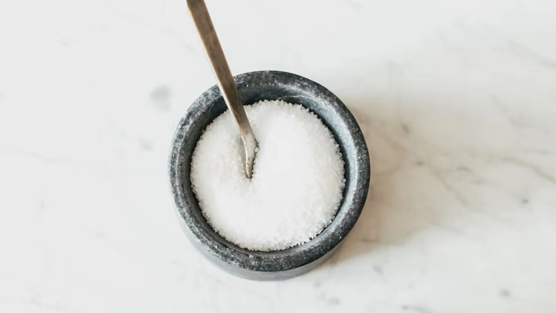 Как избавиться от конденсата солью