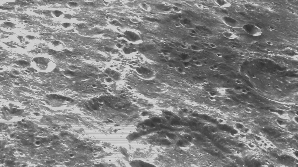 Апарат Оріон прислав на Землю нові фото Місяця, зроблені з дуже близької відстані - Техно