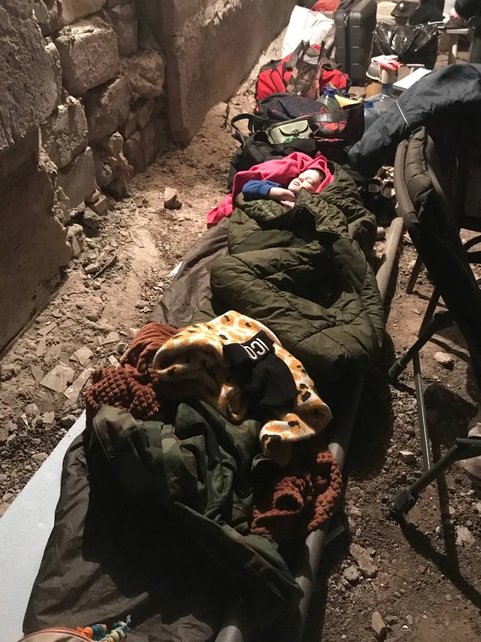 Екатерина с детьми и мужем жили в бомбоубежище / Екатерина с детьми и мужем жили в бомбоубежище /