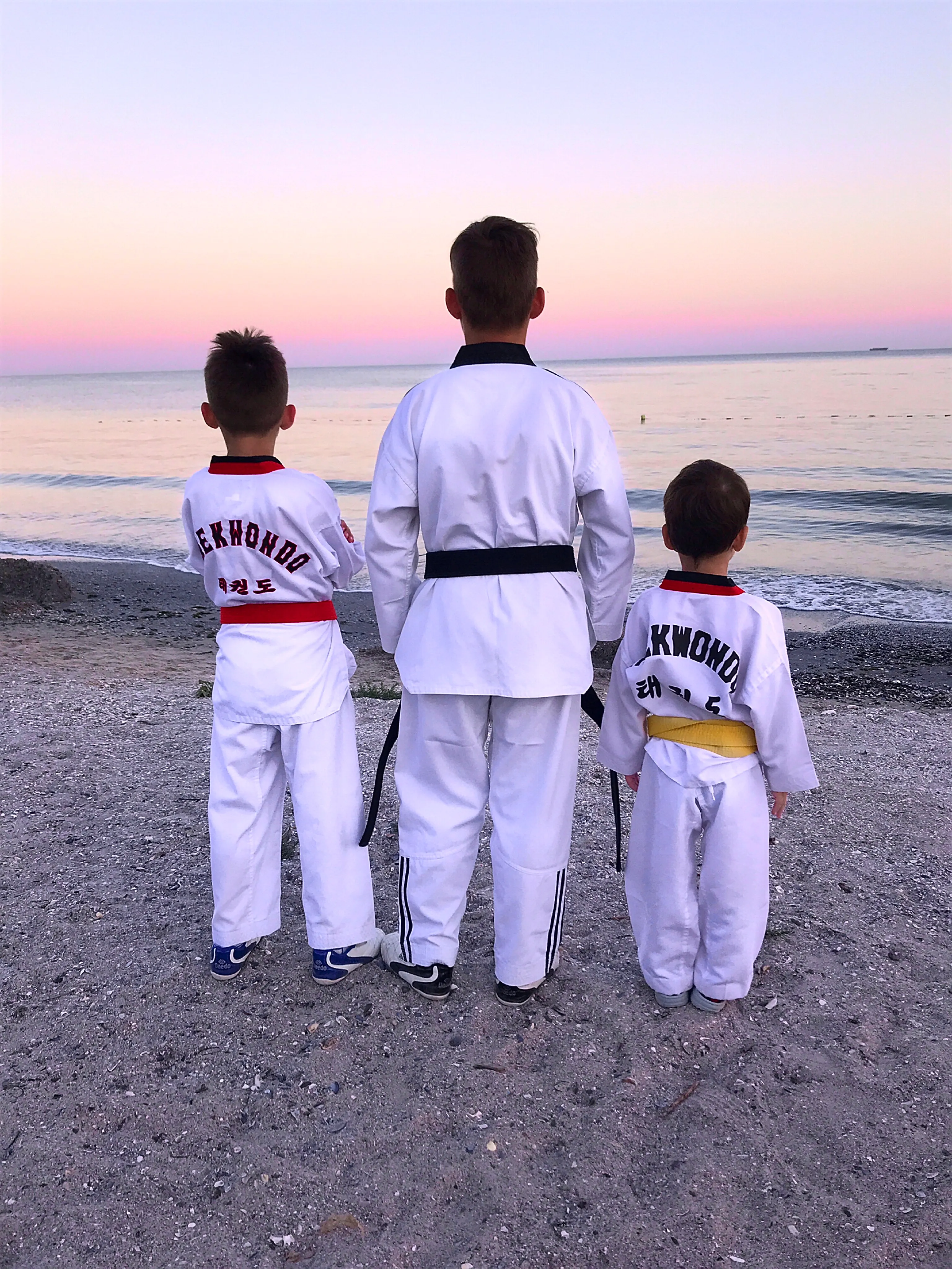 Тренер детей предложил убежище на время войны Тренер детей предложил убежище на время войны