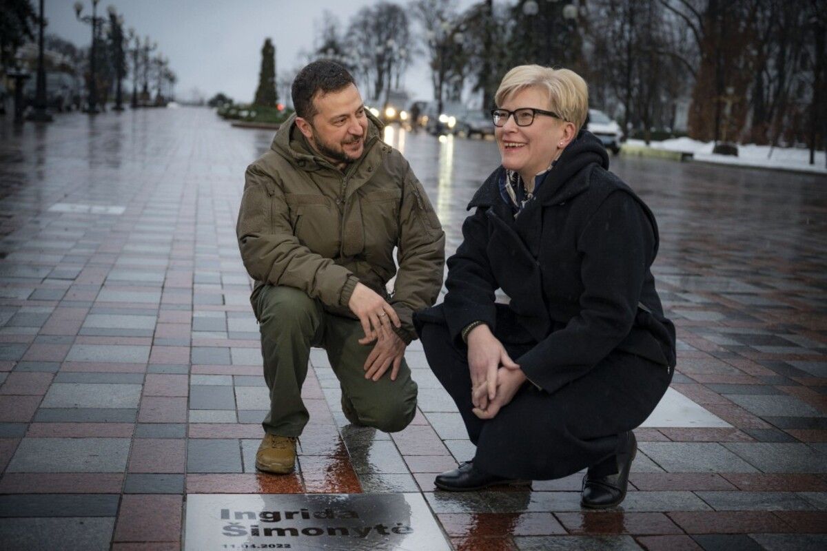 У Києві на Алеї сміливості відкрили табличку з ім'ям прем'єрки Литви Шимоніте
