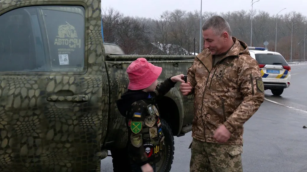 8-летний черниговец Сергей Мороз передал машину для ОК