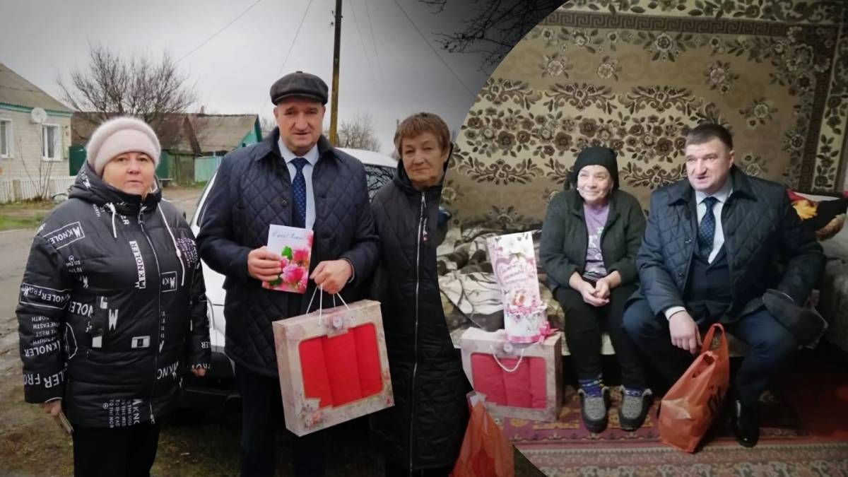 В России чиновник подарил матерям погибших оккупантов полотенца и торт.