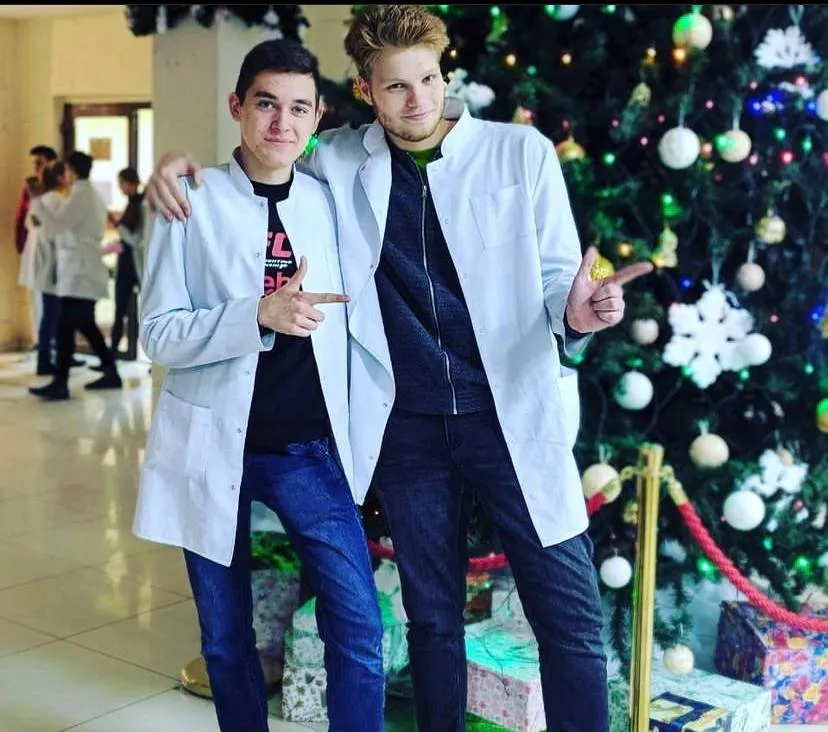 Богдан з другом в університеті Богдан з другом в університеті