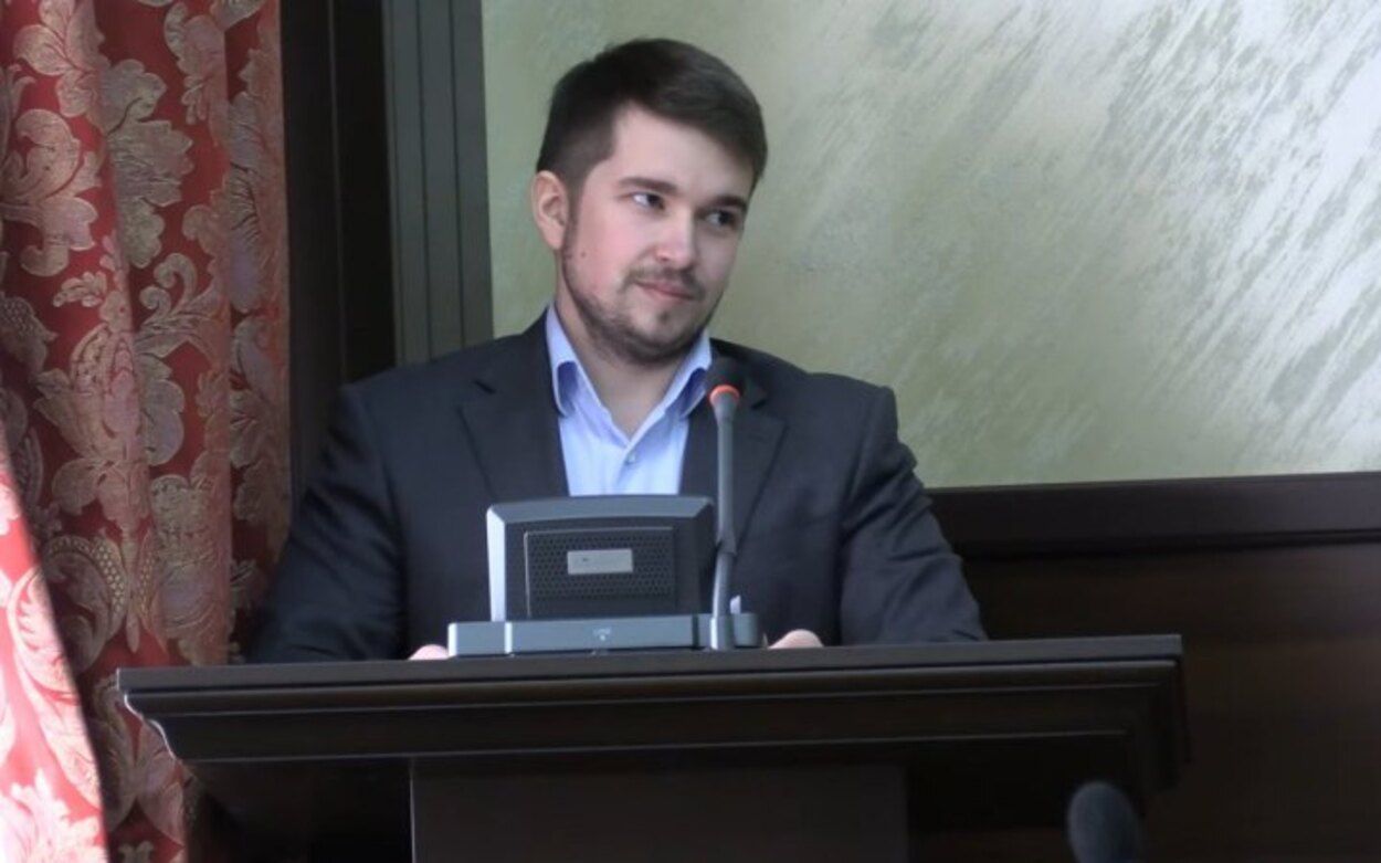 Сын Портнова уехал из Украины и не вернулся - СМИ говорят, что документы были подделкой - 24 Канал