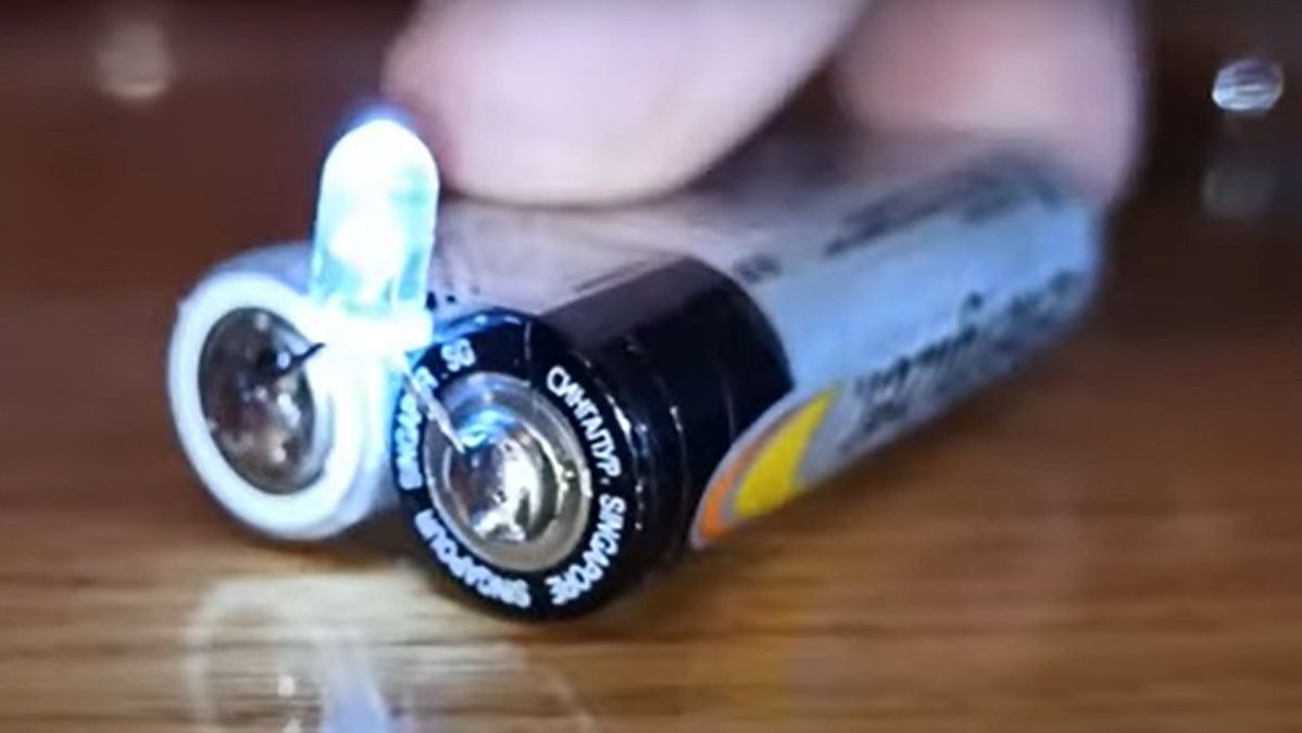 How to make an “eternal” flashlight from batteries and a diode How to make an “eternal” flashlight from batteries and a diode