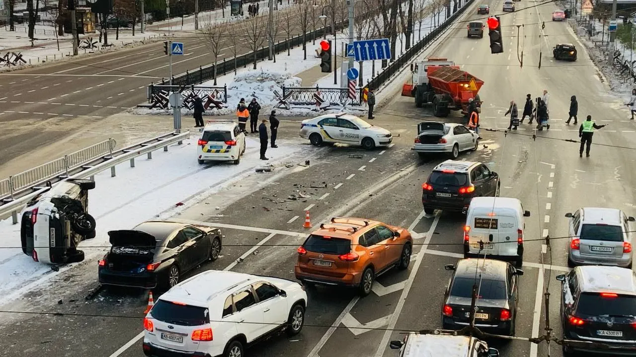 На месте аварии началась пробка