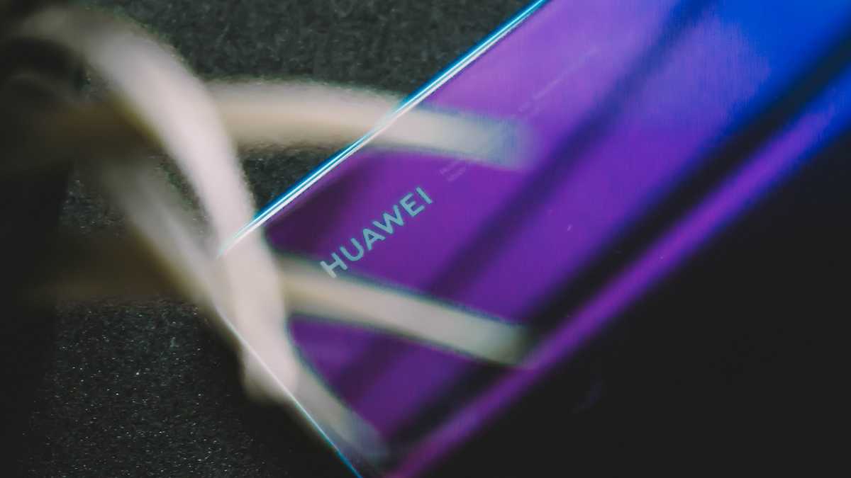 Новый уровень цензуры: смартфоны Huawei автоматически удаляют видео  протестов в Китае