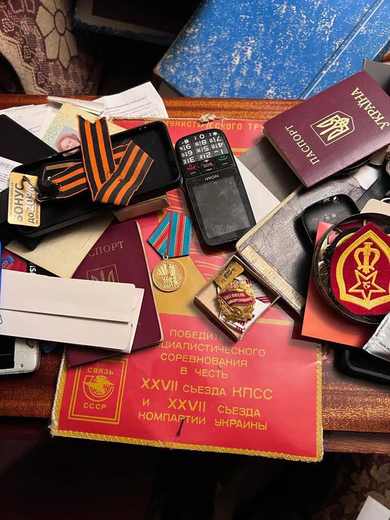 У квартирі киянина було багато радянської символіки У квартирі киянина було багато радянської символіки