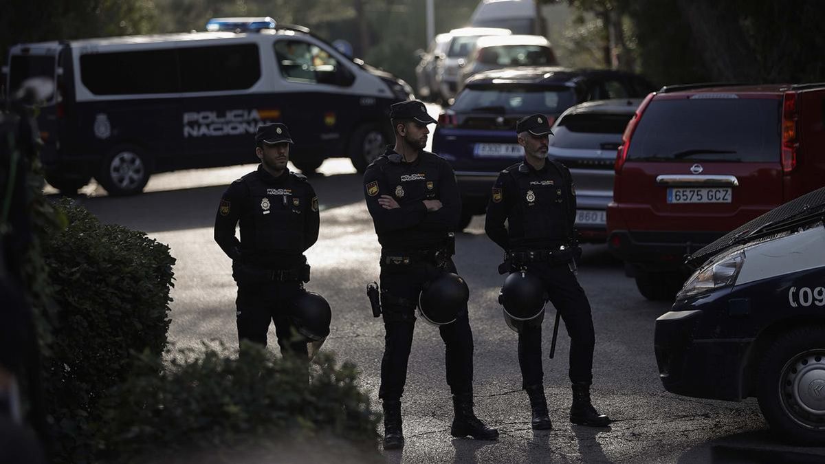 Конвертный террор в Испании – в посольстве США нашли конверт со взрывчаткой 