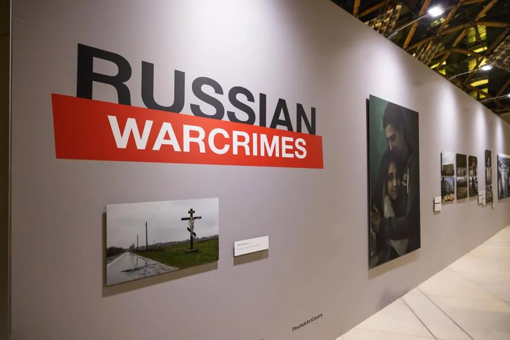 Фонд Віктора Пінчука відкрив виставку Russian War Crimes у Парламенті Великої Британії Фонд Віктора Пінчука відкрив виставку Russian War Crimes у Парламенті Великої Британії