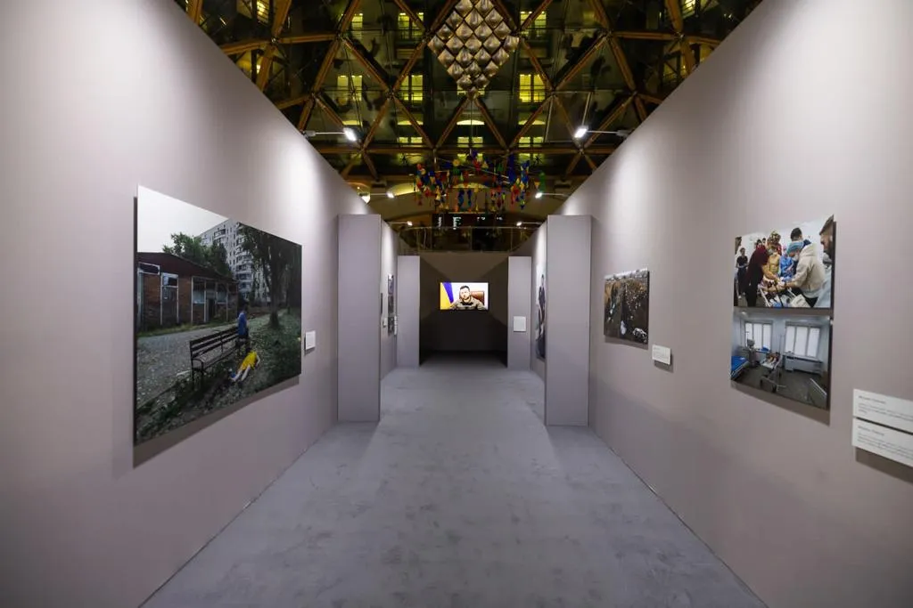 Фонд Віктора Пінчука відкрив виставку Russian War Crimes у Парламенті Великої Британії Фонд Віктора Пінчука відкрив виставку Russian War Crimes у Парламенті Великої Британії