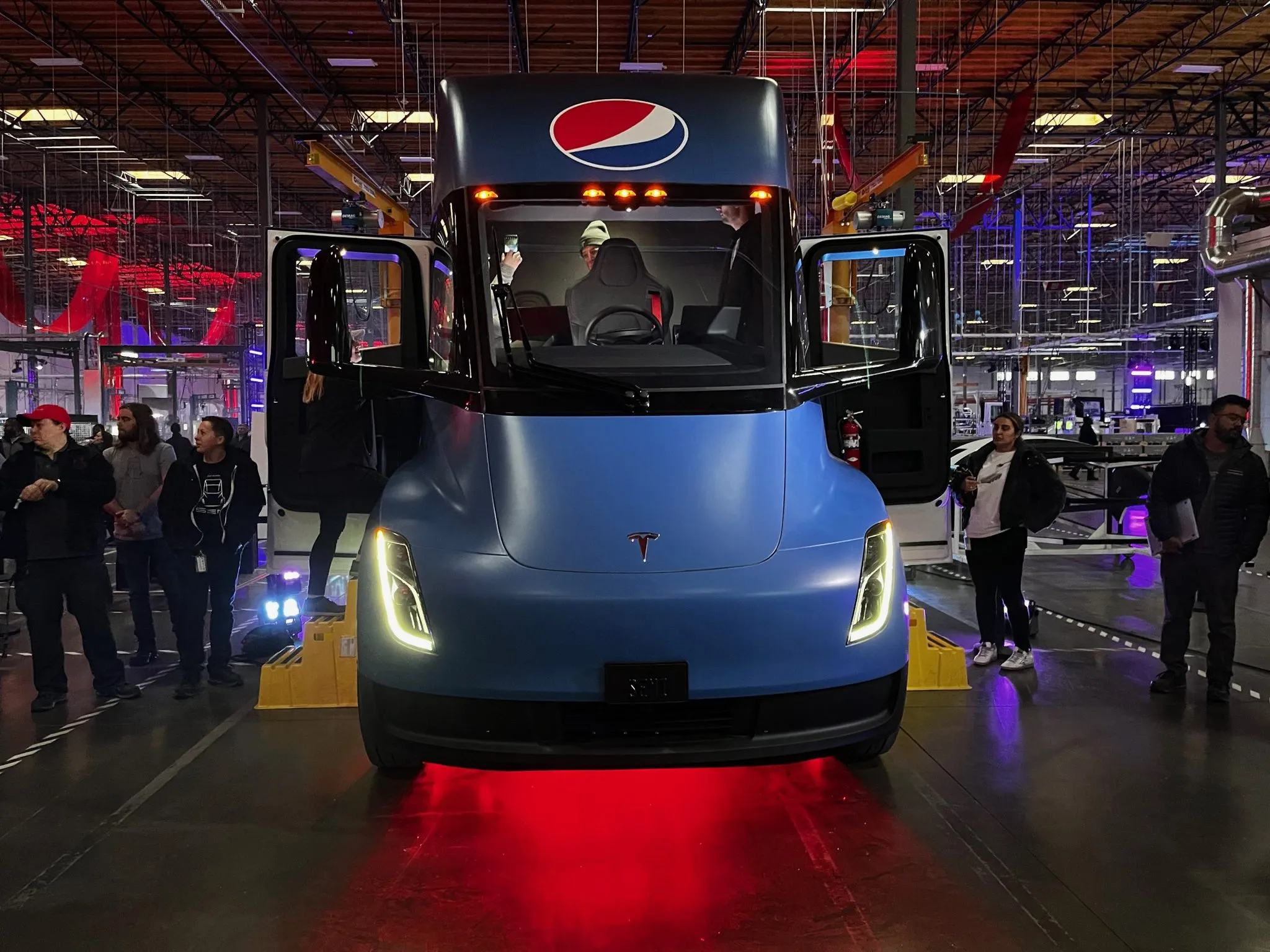 Електрична вантажівка Tesla Semi