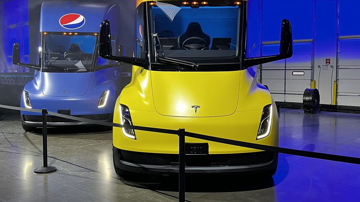 Tesla Semi презентована и отправилась к первым покупателям – что о ней известно - Техно Tesla Semi презентована и отправилась к первым покупателям – что о ней известно - Техно