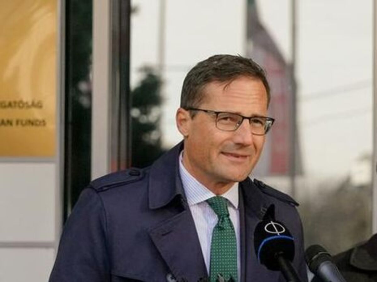 Лидер венгерского "Йоббика" извинился перед Украиной за поездку на Донбасс Лидер венгерского "Йоббика" извинился перед Украиной за поездку на Донбасс