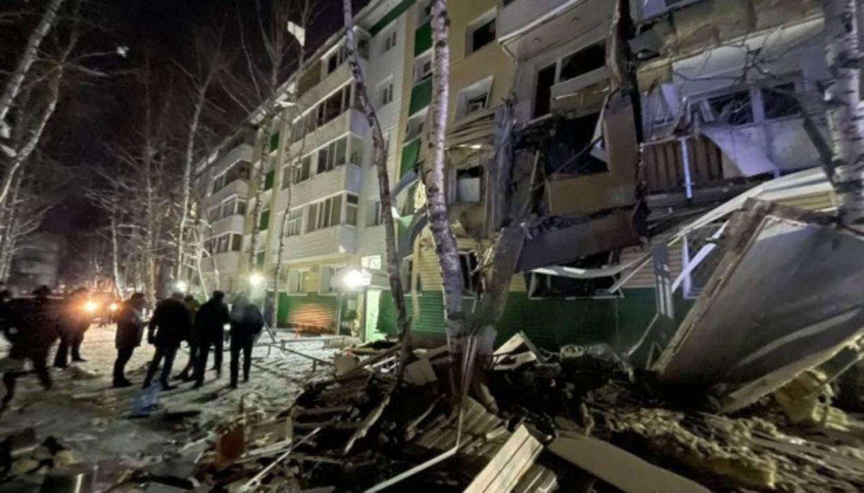 Взрыв в Нижневартовске 4 декабря 2022 года - в доме упали 2 этажа - все, что известно - 24 Канал