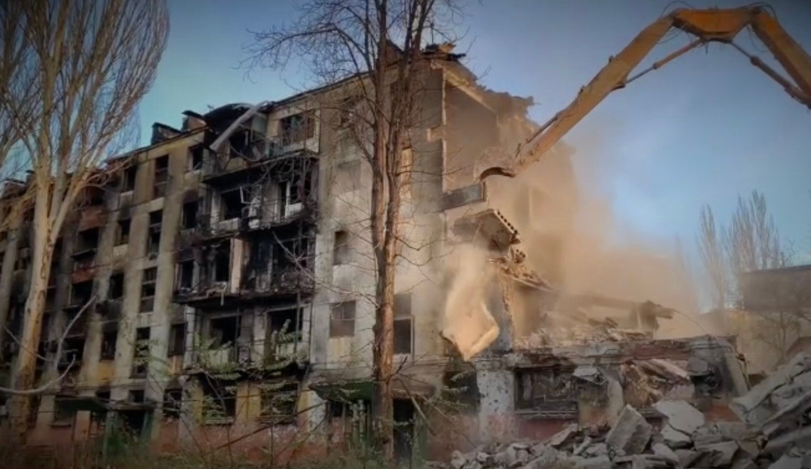 Росіяни затоплюють вулиці Маріуполя фекаліями - там сильний сморід Росіяни затоплюють вулиці Маріуполя фекаліями - там сильний сморід