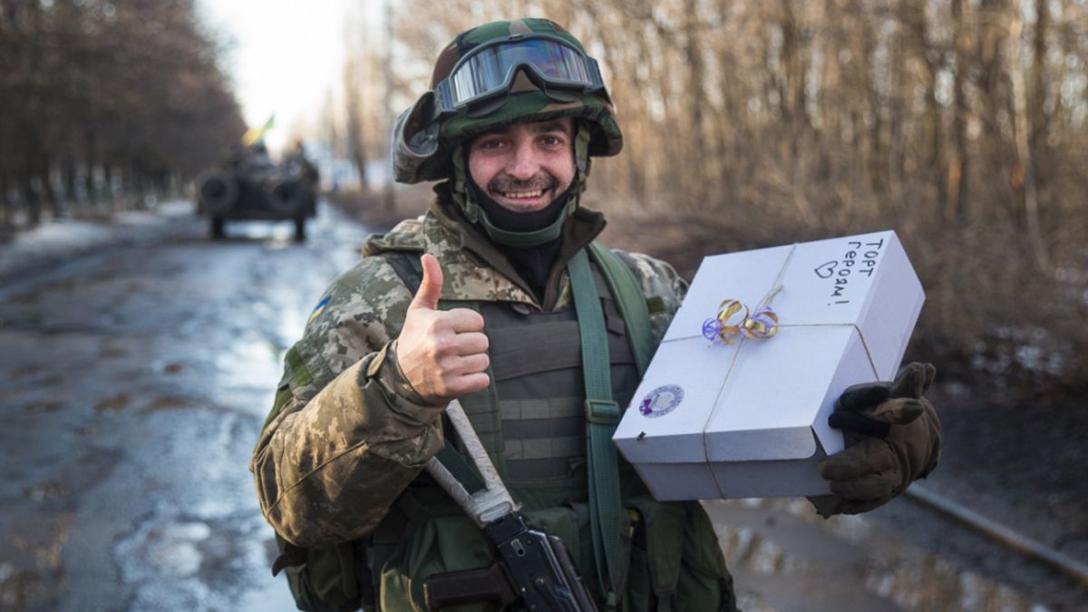 В Україні відзначають день волонтера – привітання від Залужного, Єрмака В Україні відзначають день волонтера – привітання від Залужного, Єрмака