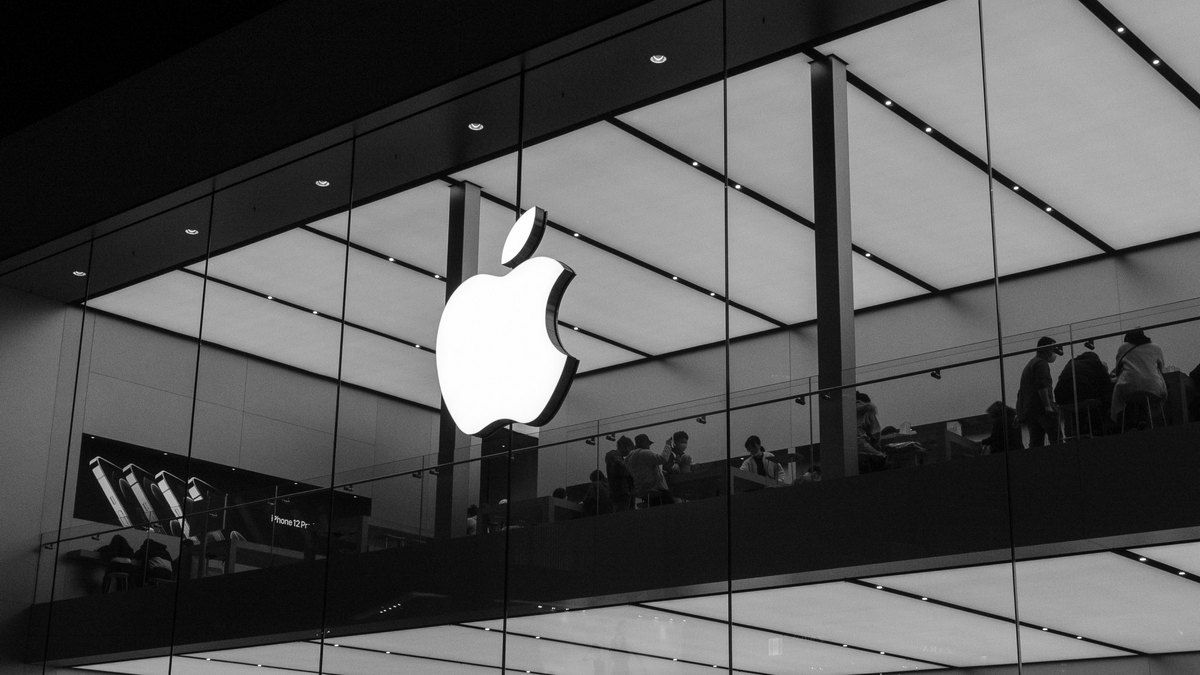 Apple Store ограбили на 35 тысяч долларов на глазах у шокированных посетителей - Техно
