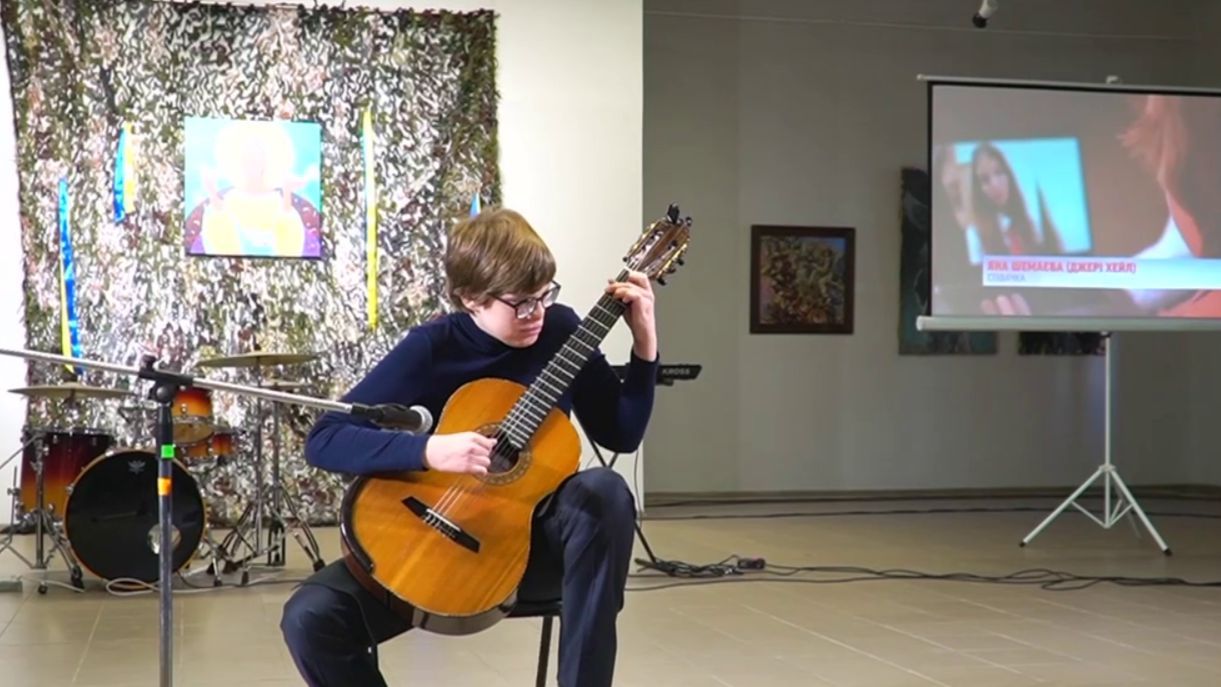 Музыкант сыграл "Песню о полотенце" Музыкант сыграл "Песню о полотенце"