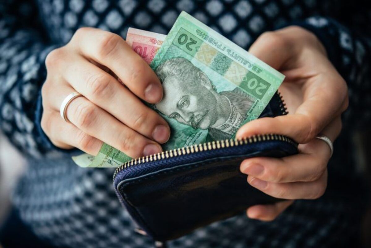 Зарплата вчителя - у Мінфіні розповіли, чи скоротять виплати педагогам у 2023 році - Освіта Зарплата вчителя - у Мінфіні розповіли, чи скоротять виплати педагогам у 2023 році - Освіта