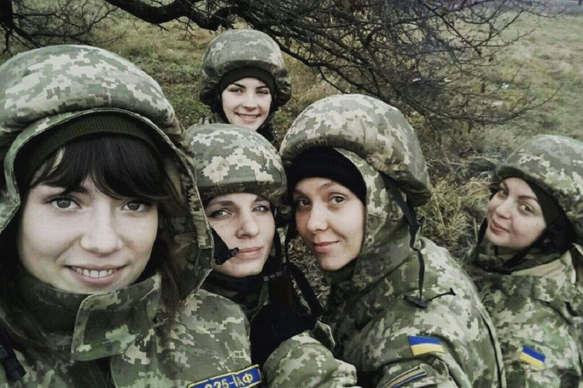  Много ли женщин в армии