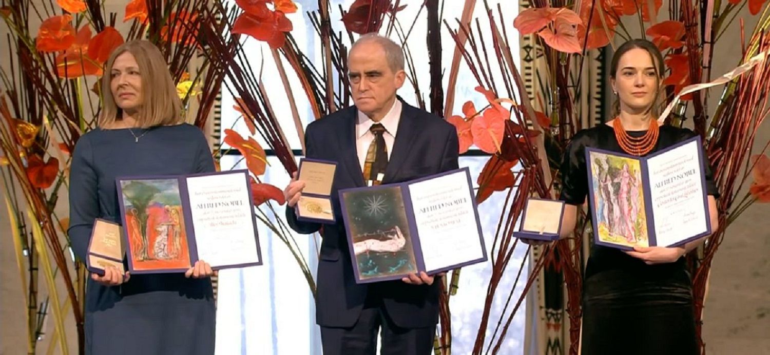 Українцям, білорусам та росіянам вручили "Нобеля": раніше через це спалахнув скандал - 24 Канал Українцям, білорусам та росіянам вручили "Нобеля": раніше через це спалахнув скандал - 24 Канал