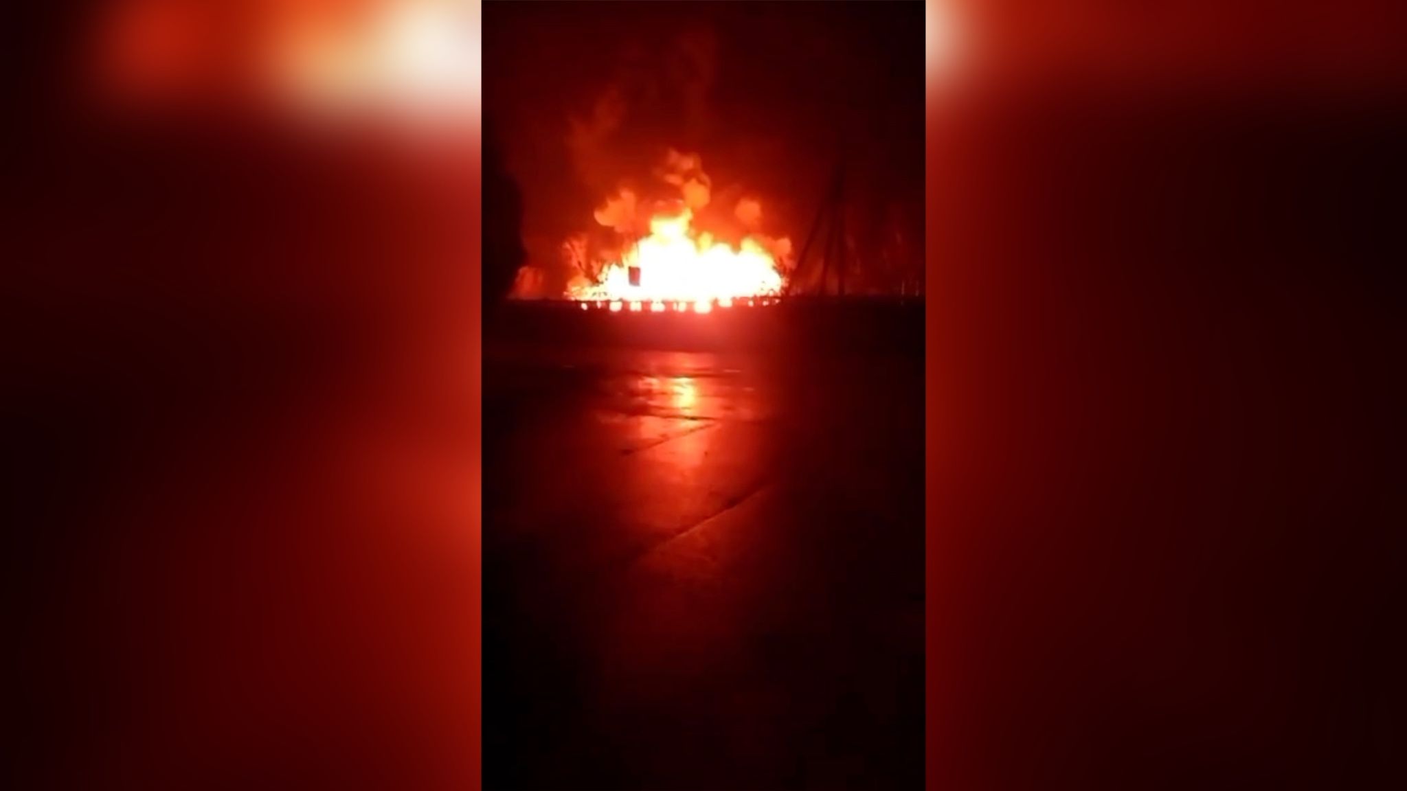 В окупованому Криму горіли казарми з сотнями "мобіків" В окупованому Криму горіли казарми з сотнями "мобіків"