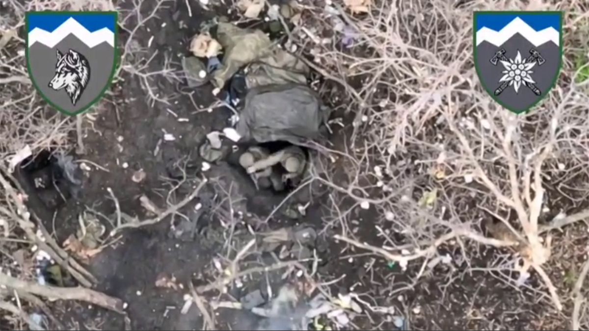 Оккупанты дерутся во время обстрела - видео от Минобороны Оккупанты дерутся во время обстрела - видео от Минобороны