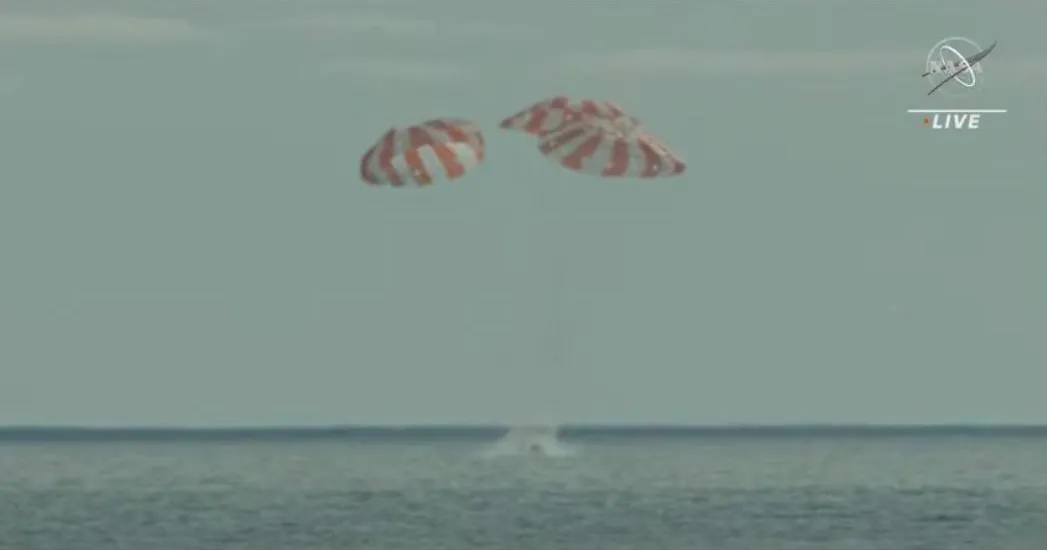 Приводнення корабля Orion Приводнення корабля Orion