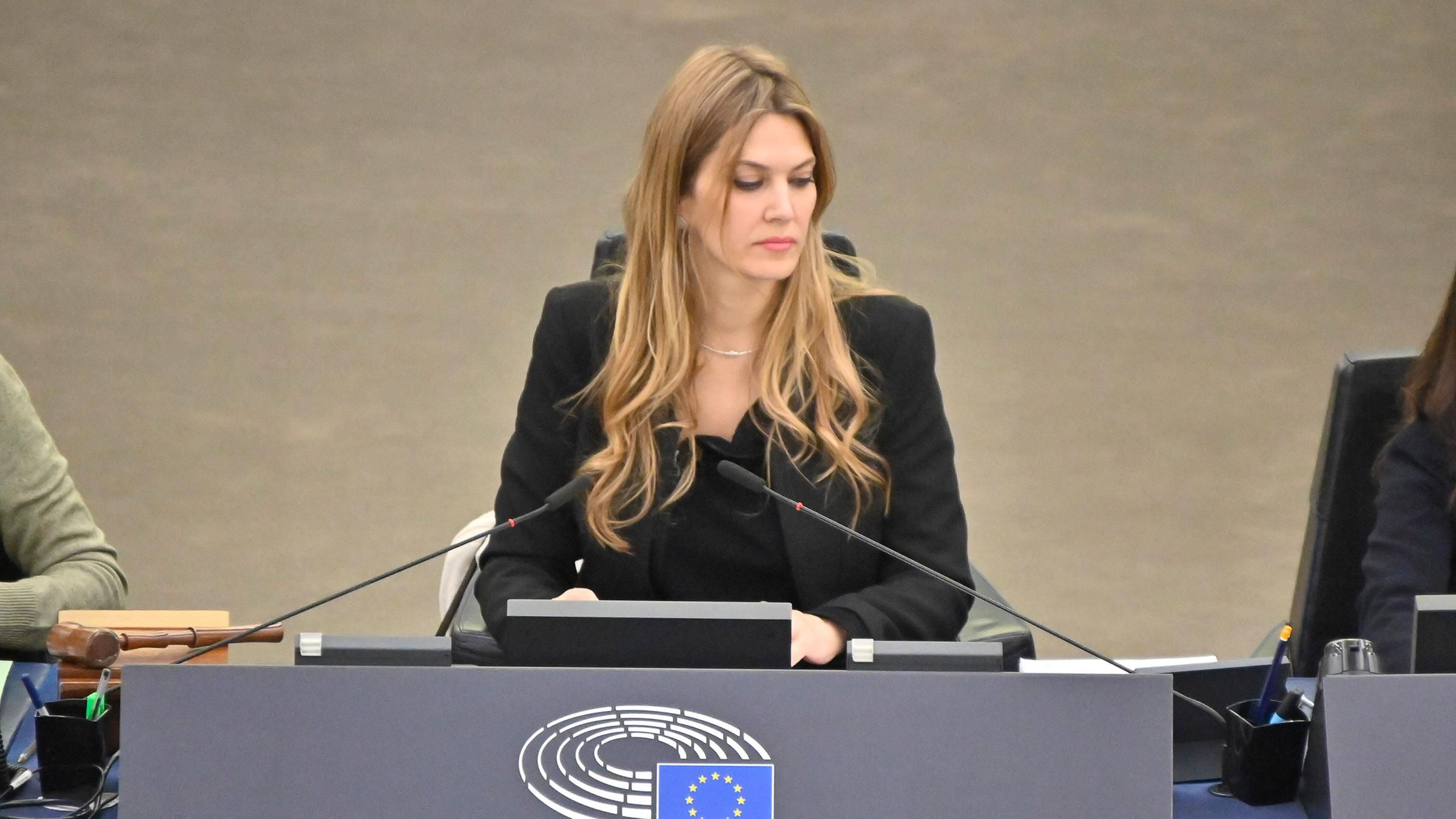 Європарламент звільнив віцепрезидентку Єву Кайлі – причина у корупції