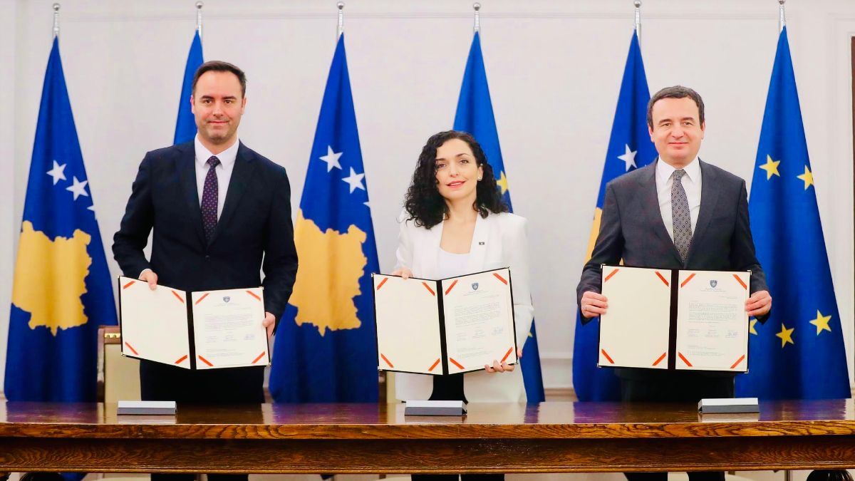 Косово официально подписало заявку на вступление в ЕС 14 декабря 2022 Косово официально подписало заявку на вступление в ЕС 14 декабря 2022
