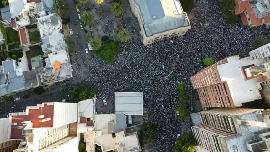 Фанаты Аргентины отпраздновали выход в финал ЧМ-2022 Фанаты Аргентины отпраздновали выход в финал ЧМ-2022