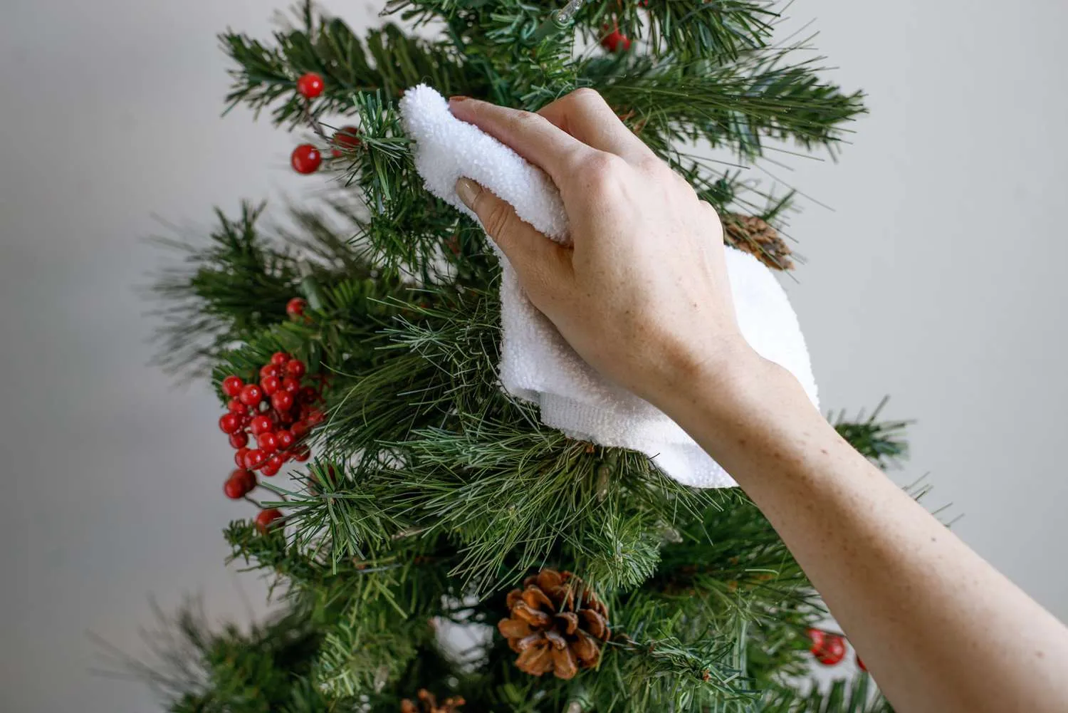 Як помити штучну ялинку від пилу Як помити штучну ялинку від пилу