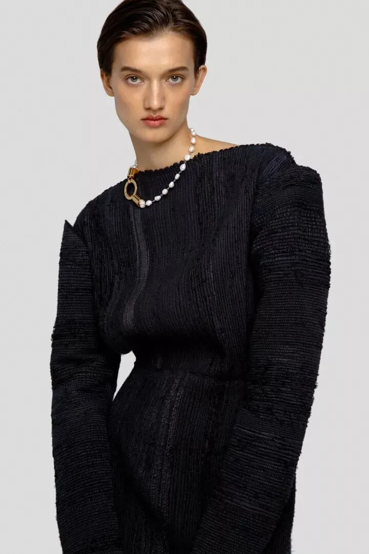 Стильні сукні на довгий рукав від українських брендів Стильні сукні на довгий рукав від українських брендів