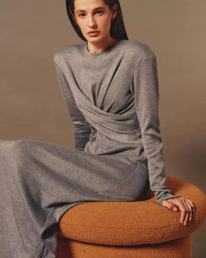 Стильні сукні на довгий рукав від українських брендів Стильні сукні на довгий рукав від українських брендів