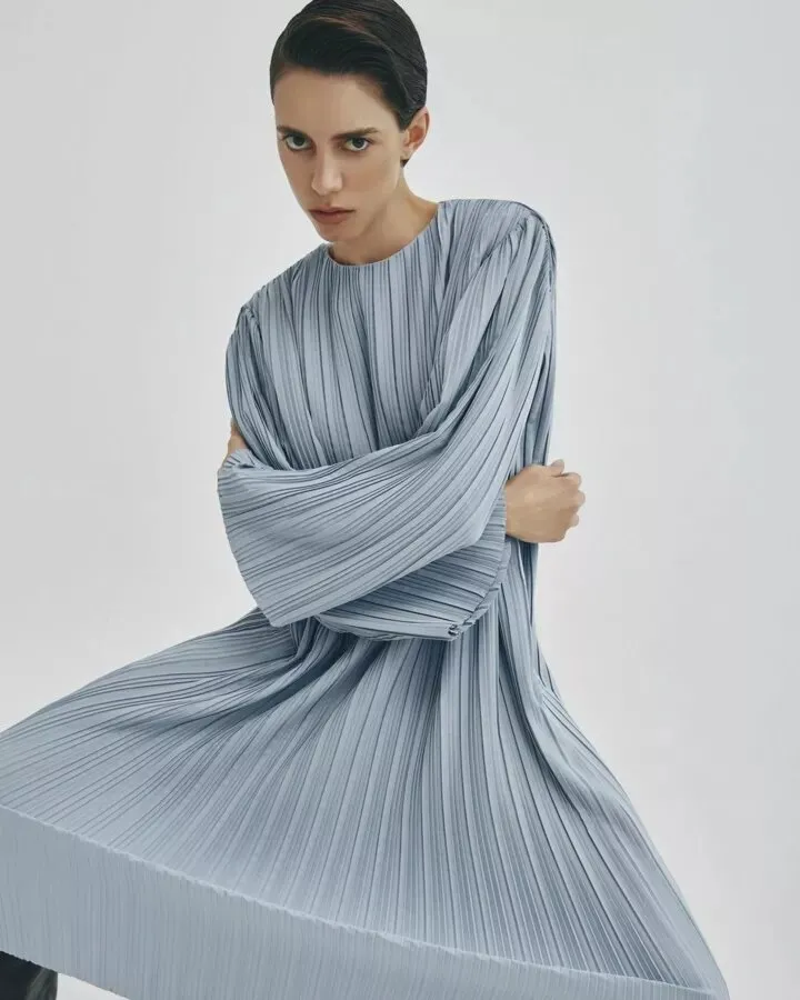 Стильні сукні на довгий рукав від українських брендів Стильні сукні на довгий рукав від українських брендів