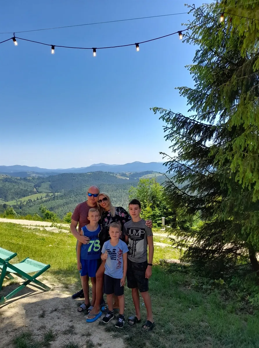 Юліана евакуювалася з трьома синами до Канади Юліана евакуювалася з трьома синами до Канади