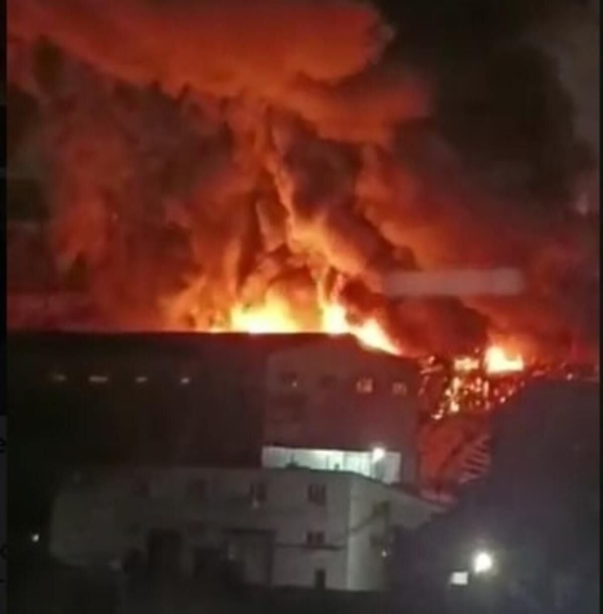 С запахом шоколада и карамели: во Владивостоке вспыхнул пожар на кондитерском складе - 24 Канал