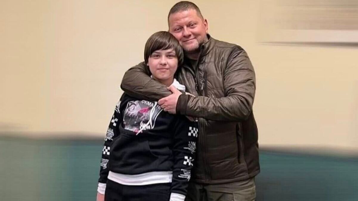 Залужный исполнил желание сына защитника Украины ко Дню святого Николая Залужный исполнил желание сына защитника Украины ко Дню святого Николая