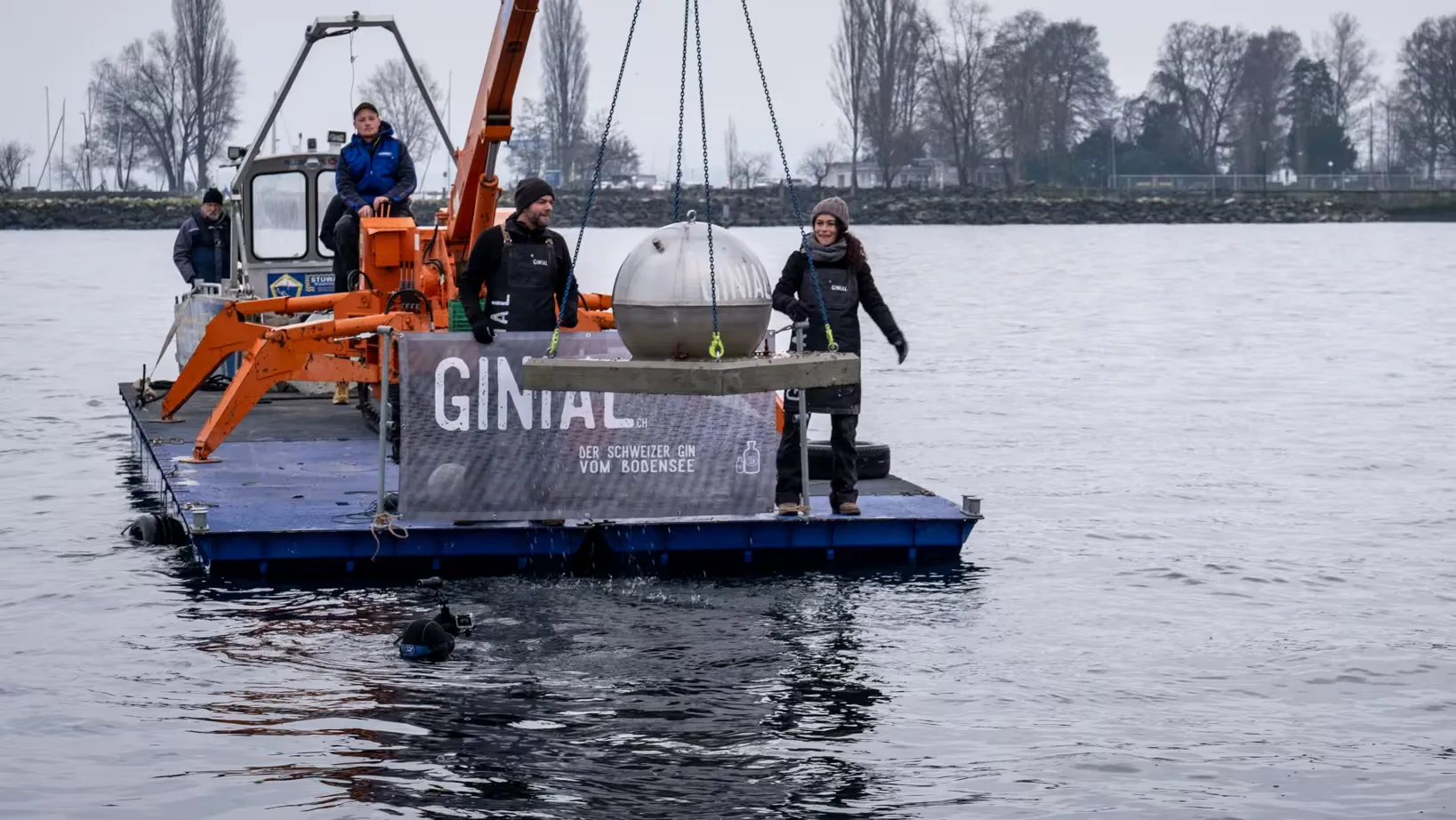 в швейцарії джин занурюють під воду