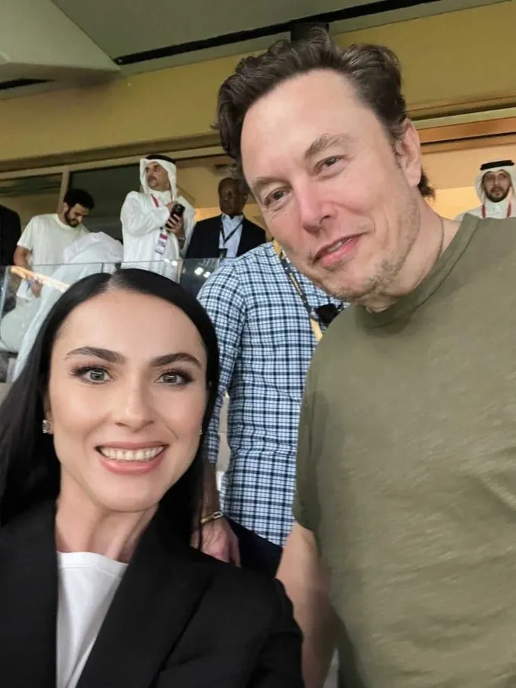 Маск и российская пропагандистка сделали селфи Маск и российская пропагандистка сделали селфи