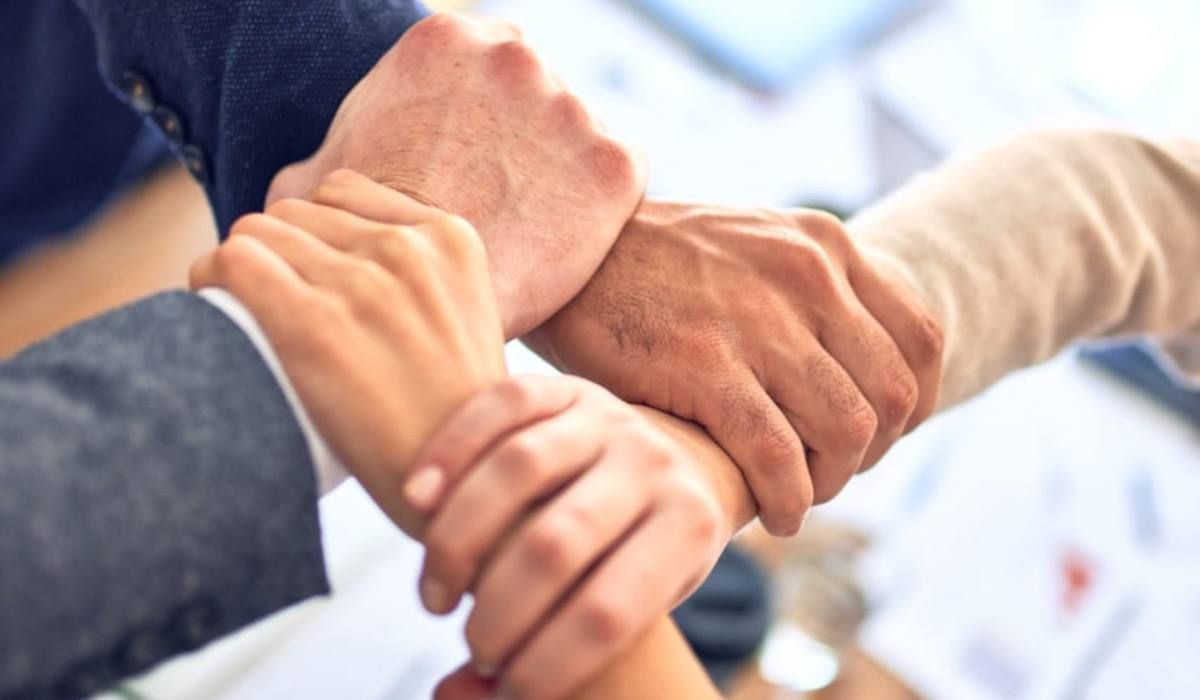 Волонтерство бізнесменів під час війни в Україні - як CBG допомагає переселенцям та ЗСУ Волонтерство бізнесменів під час війни в Україні - як CBG допомагає переселенцям та ЗСУ